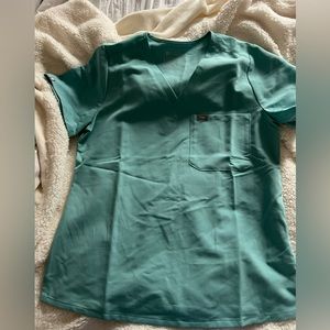 Figs Catrina One Pocket Top Size M